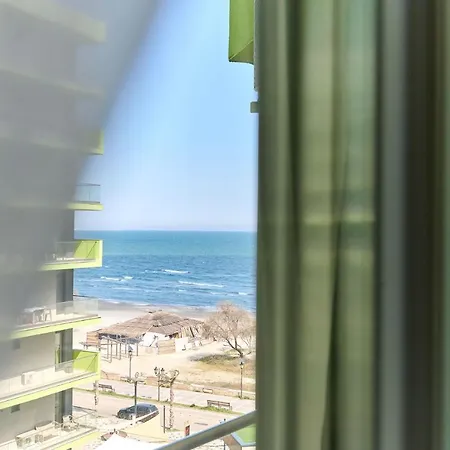 Redmarine Apartment- N Pool Resort- Parking