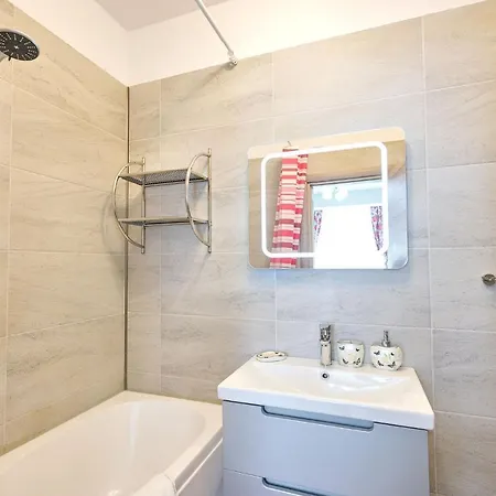 Redmarine Apartment- N Pool Resort- Parking