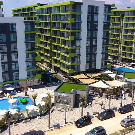 Redmarine Apartment- N Pool Resort- Parking