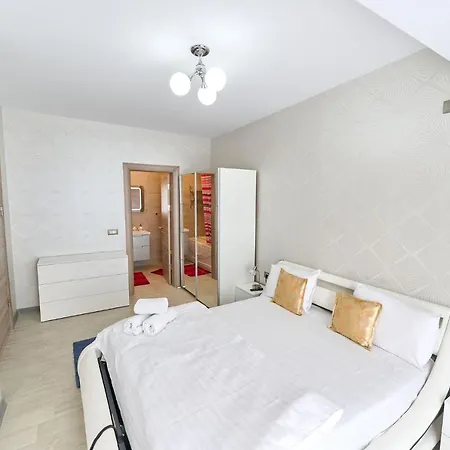 Redmarine Apartment- N Pool Resort- Parking Appartement Mamaia