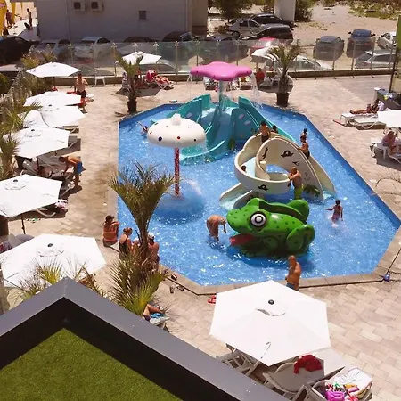 Redmarine Apartment- N Pool Resort- Parking * Мамая