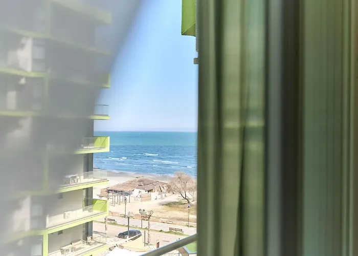 Redmarine Apartment- N Pool Resort- Parking