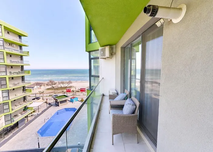 Redmarine Apartment- N Pool Resort- Parking